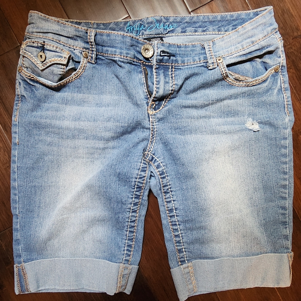 Ariya women's Bermuda jean shorts size 13/14